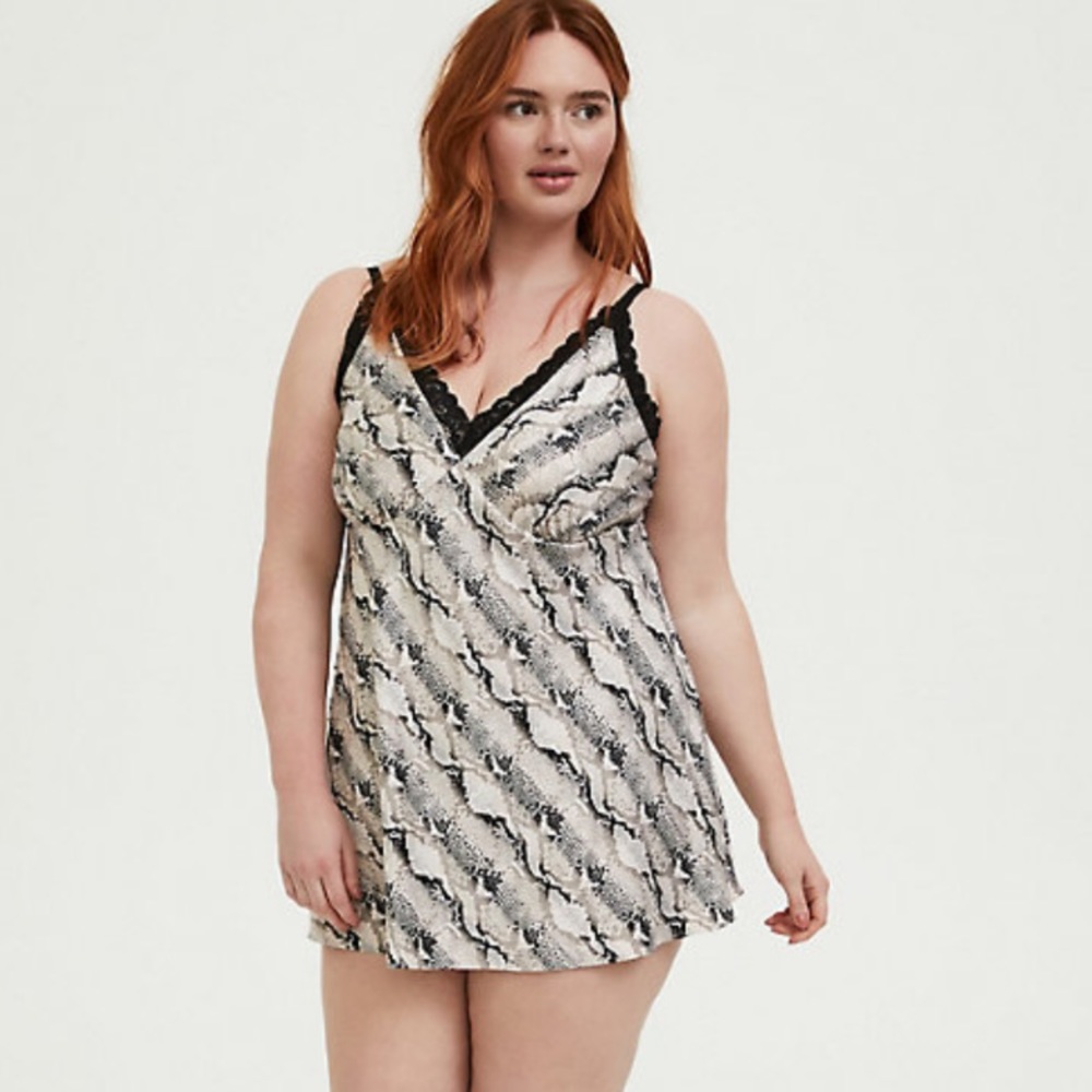 Torrid BLACK & GREY SNAKESKIN PRINT SATIN …